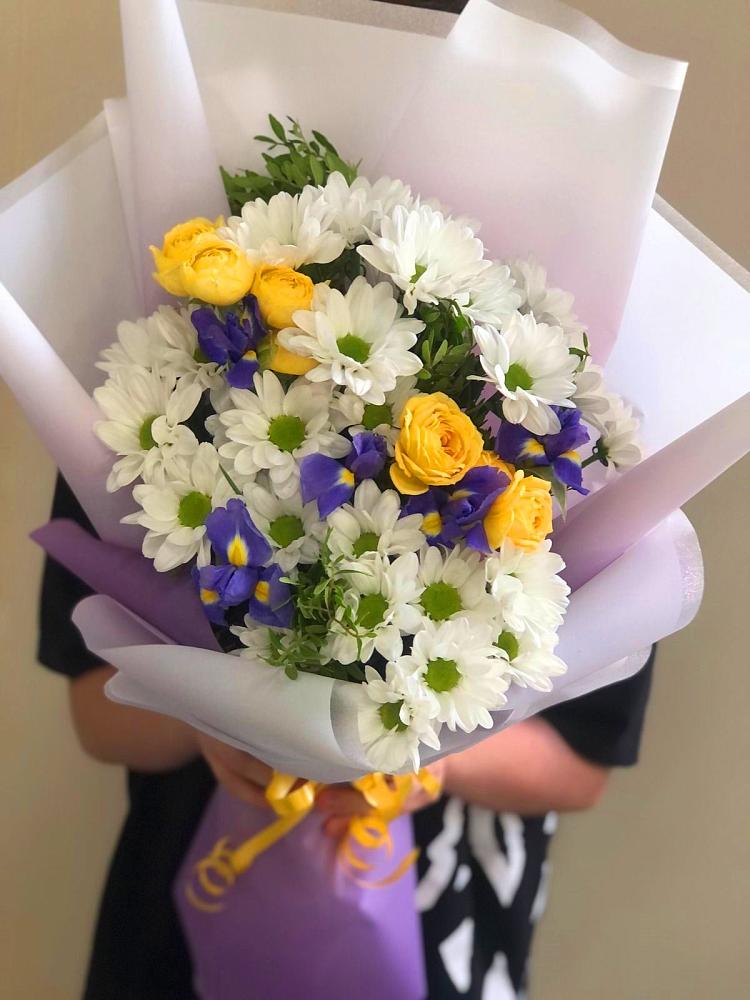 Букет цветов из: Ирисы, Хризантемы и Розы в Кожевниково
